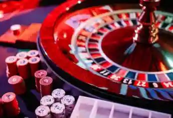 Fitur putaran gratis dan minigame bonus Hip Hop Panda di batara slot